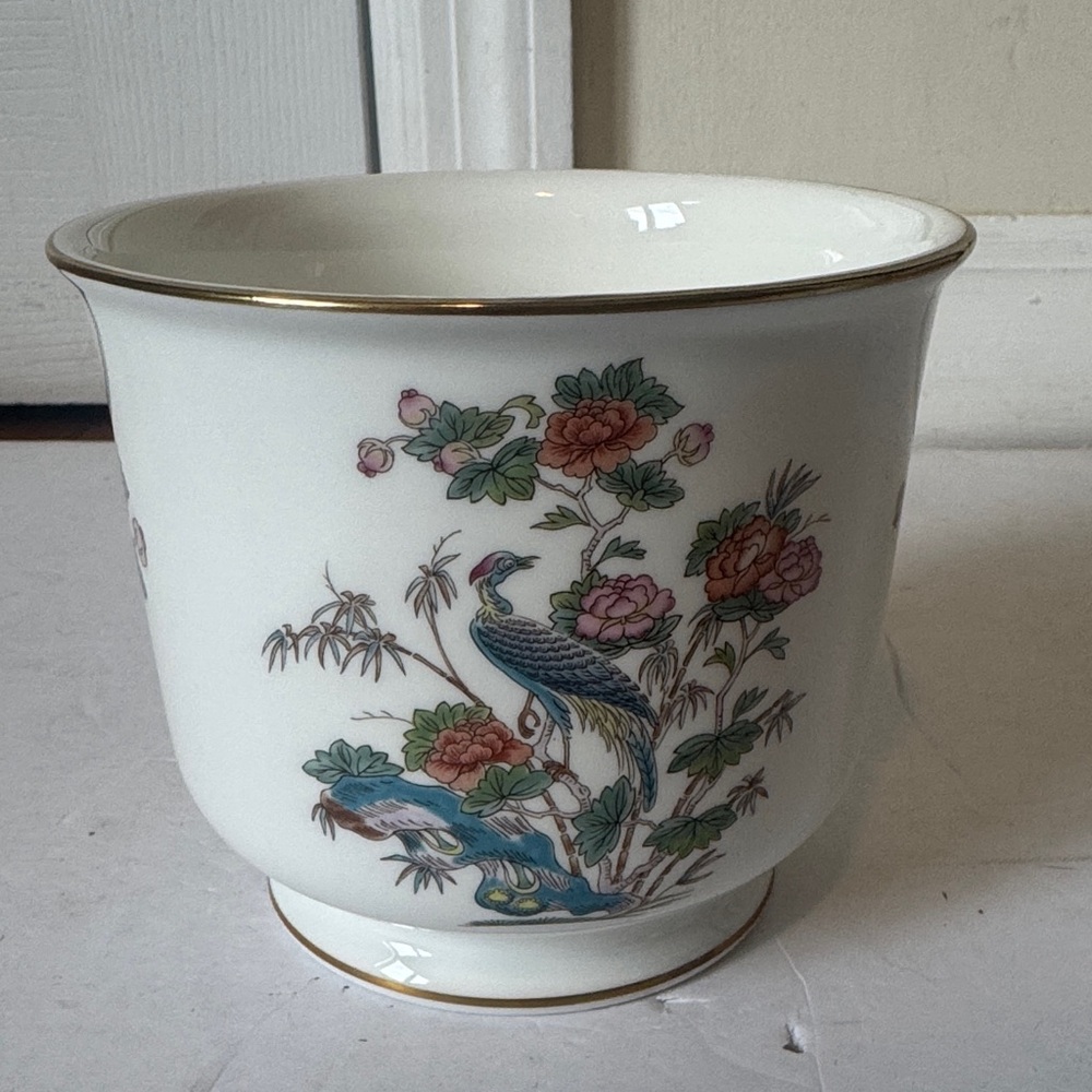Wedgwood Kutani Crane Bone  China pot
